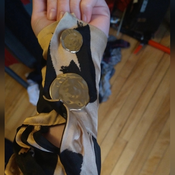 Gold silk blouse modern hearts - Picture 2 of 4